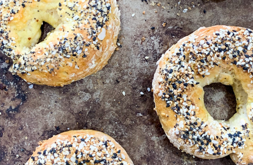 Easy homemade everything bagels