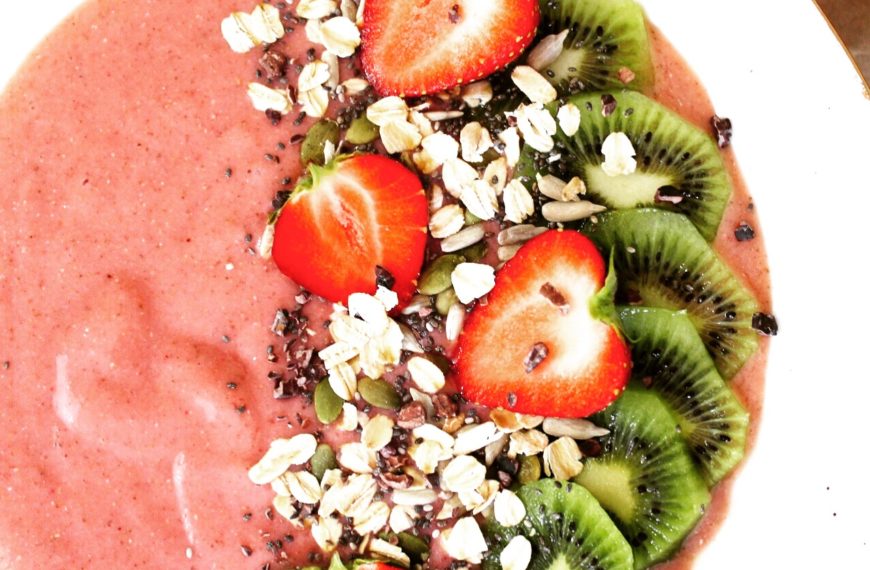 Strawberry Banana Smoothie Bowl